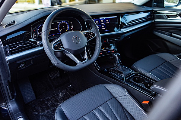 VW Passat China interior spacious