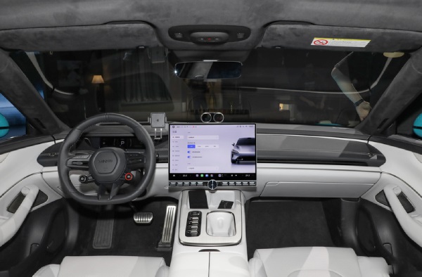 Xiaomi SU7 HyperOS smart cockpit