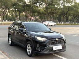 Тойота RAV4 2023 года, версия 2.0, бесступенчатая коробка передач, двухколесный прив