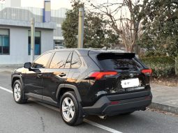 Тойота RAV4 2023 года, версия 2.0, бесступенчатая коробка передач, двухколесный прив