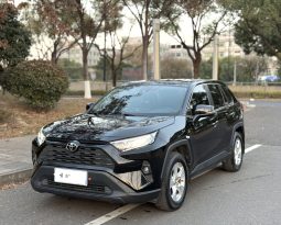Тойота RAV4 2023 года, версия 2.0, бесступенчатая коробка передач, двухколесный прив